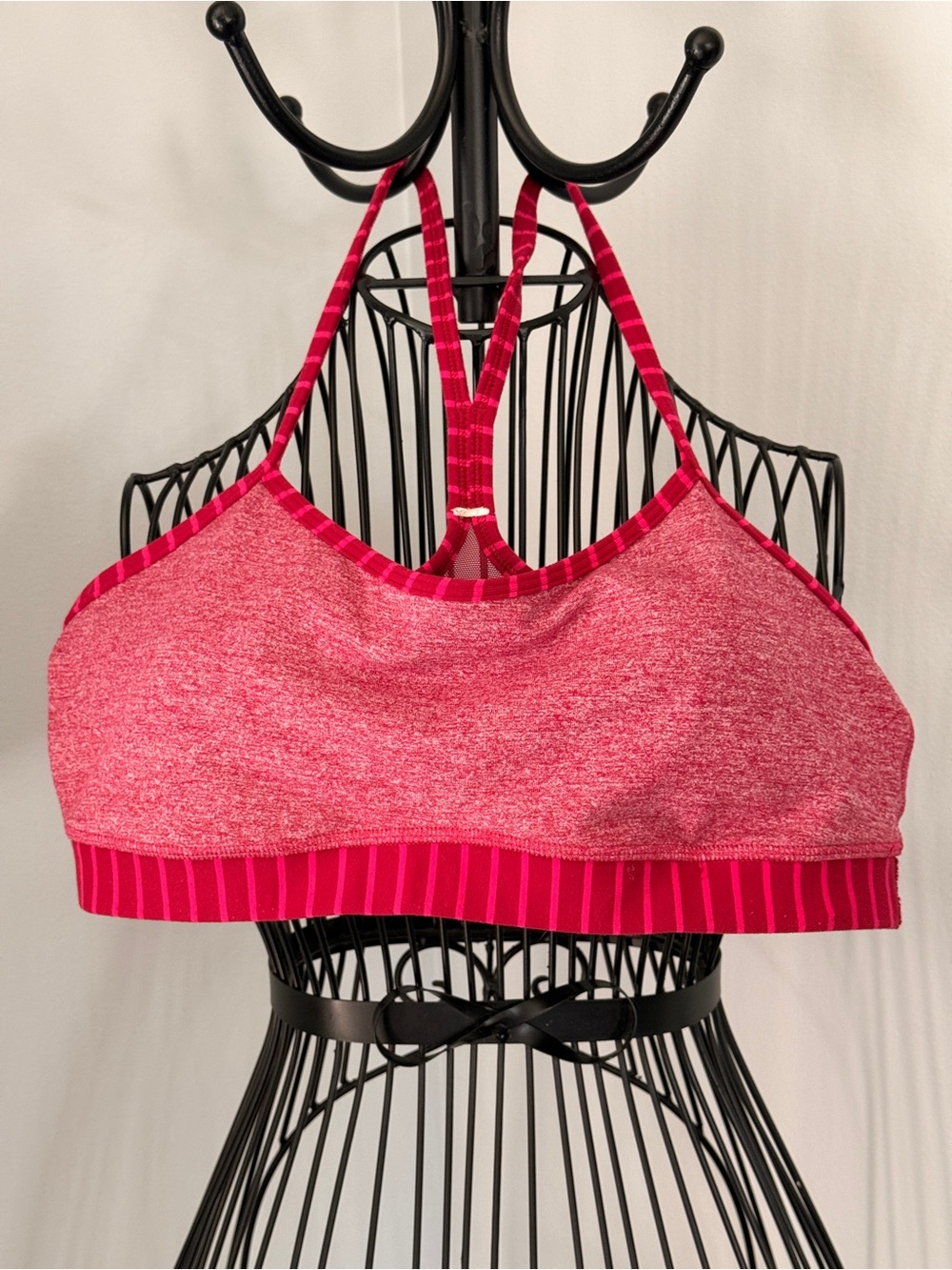 Lululemon Flow Y Bra IV 
Hyper Stripe Fireside Red Flash Light / Fireside Red 10